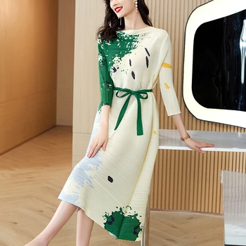 Плиссированное рокля 2023, пролет и есен, новият, модерен стил с голям свободен принтом, тънка рокля дантела с однолинейным деколте