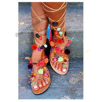 Цветни Сандали с декорация във формата на Пухкав топки и Копчета на Ремешках, Кухи Пясъчен Плаж, на Бохемската Дамски Обувки на равна подметка, Мода 2023, Zapatillas Mujer